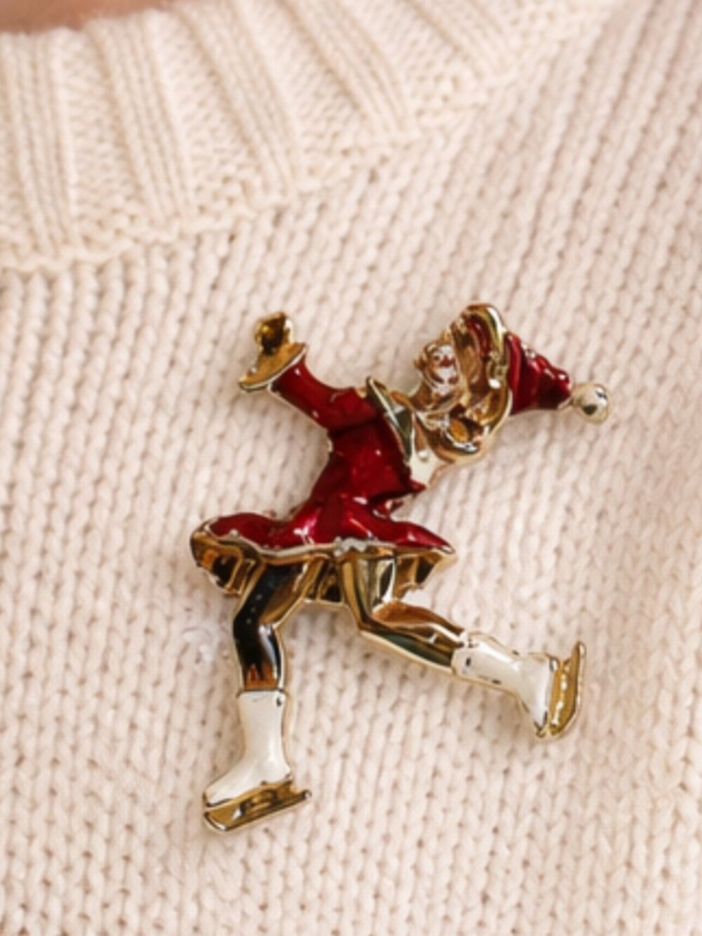 Ice Figure Skater Girl Pin Brooch Red Enamel Gold Tone 1950's Vintage